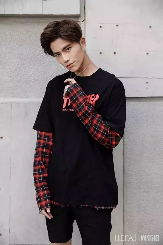 型男叠穿更容易出彩,增加衣层次感!