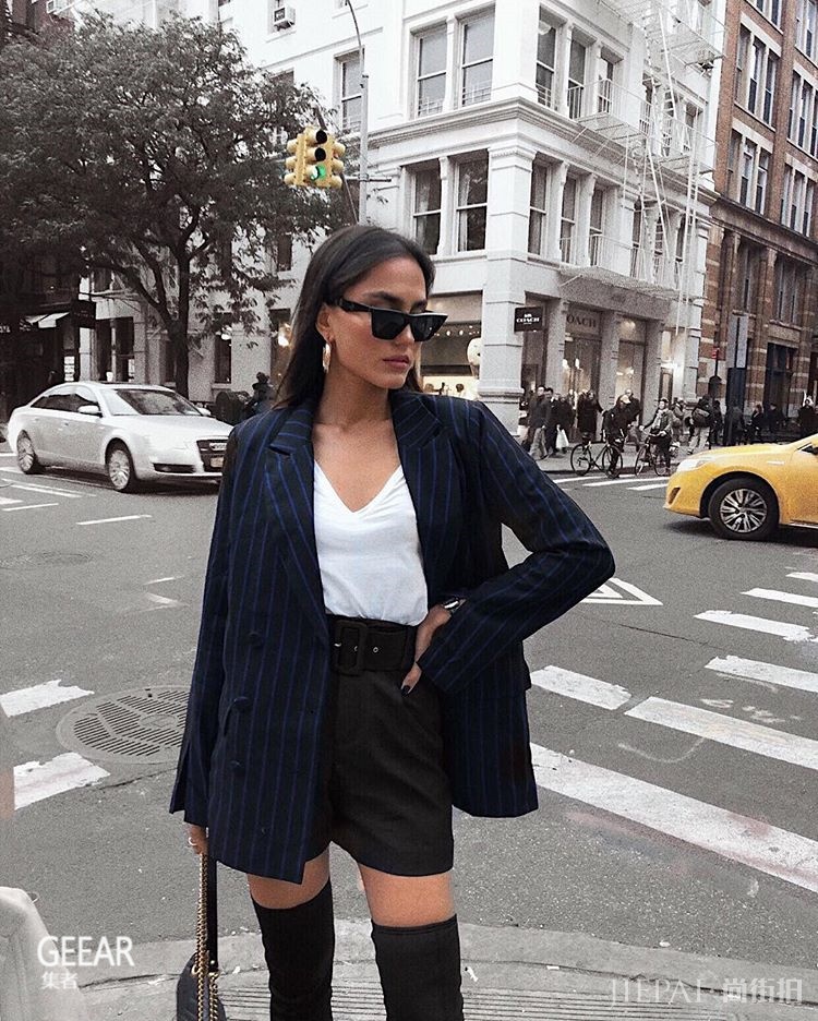 这位时尚博主简直就是一本时尚教课书！美照Pose跟这位时尚博主摆让自己美美的！