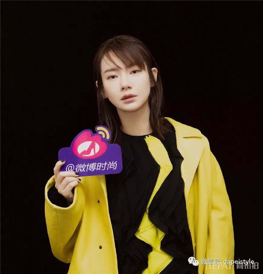 戚薇换新发型,放下刘海秒变“二次元美男子”,戚哥真是百变