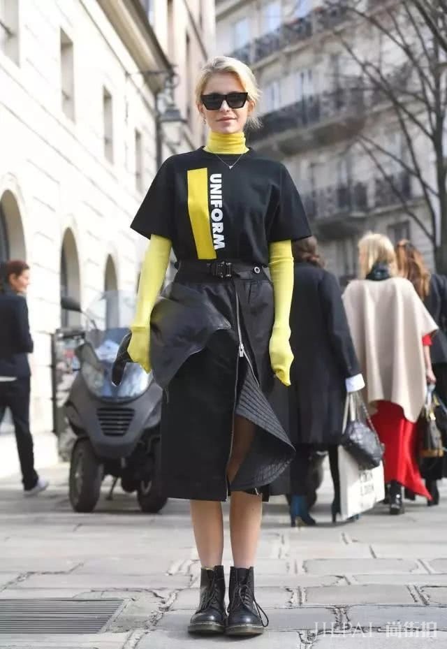 男女生都该学的T恤与长袖叠穿穿法:长袖内搭,配T恤更时尚