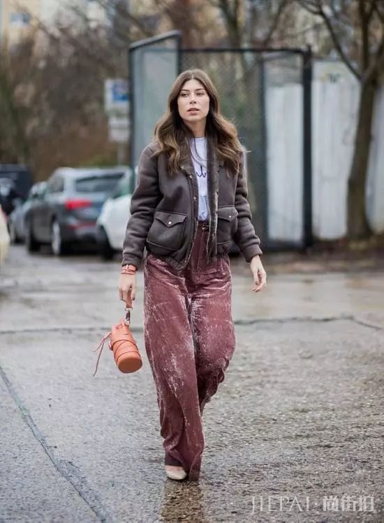 秋冬如何穿衣搭配技巧，丝绒裤能给你时髦和安全感
