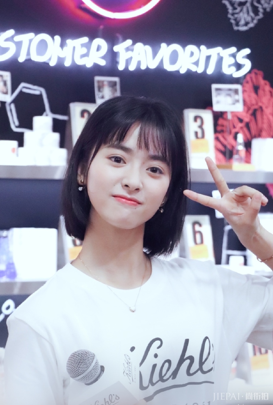 沈月剪了波波头，造型美出了新天际，秒变漫画少女