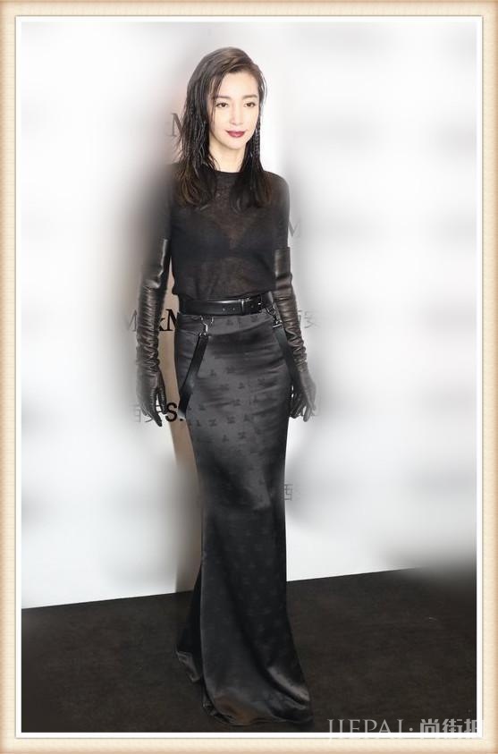 李冰冰和蒋欣穿同一条紧身裙,终于知道自律和放纵的差距有多大!