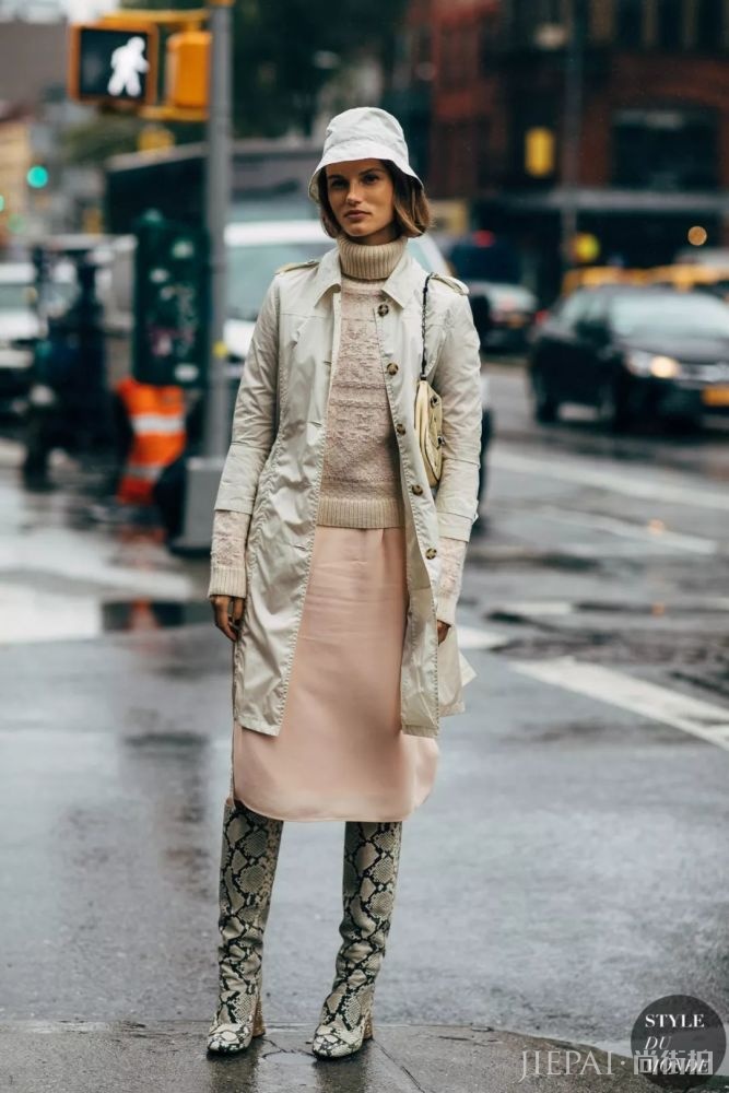 我用外套搭长裙 成为办公室最精致的女孩