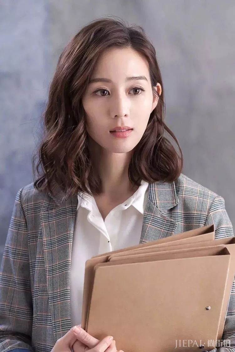 2018年大热的“水波纹”卷发,明星潮人们都在疯狂跟风