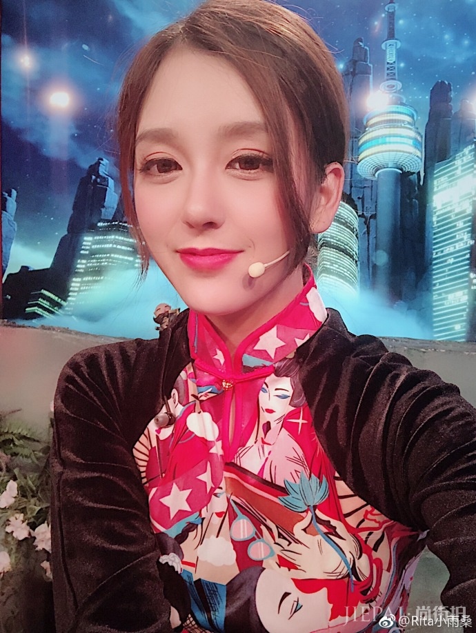 美女解说Rita晒美照 庆粉丝破200万 网友：想抽原味Rita