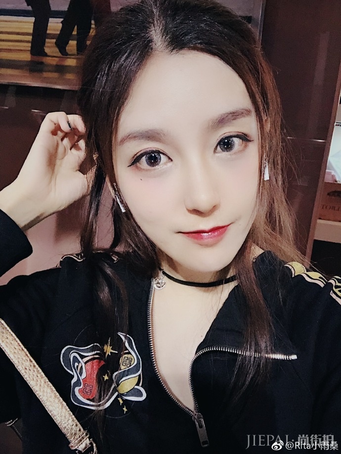 美女解说Rita晒美照 庆粉丝破200万 网友：想抽原味Rita