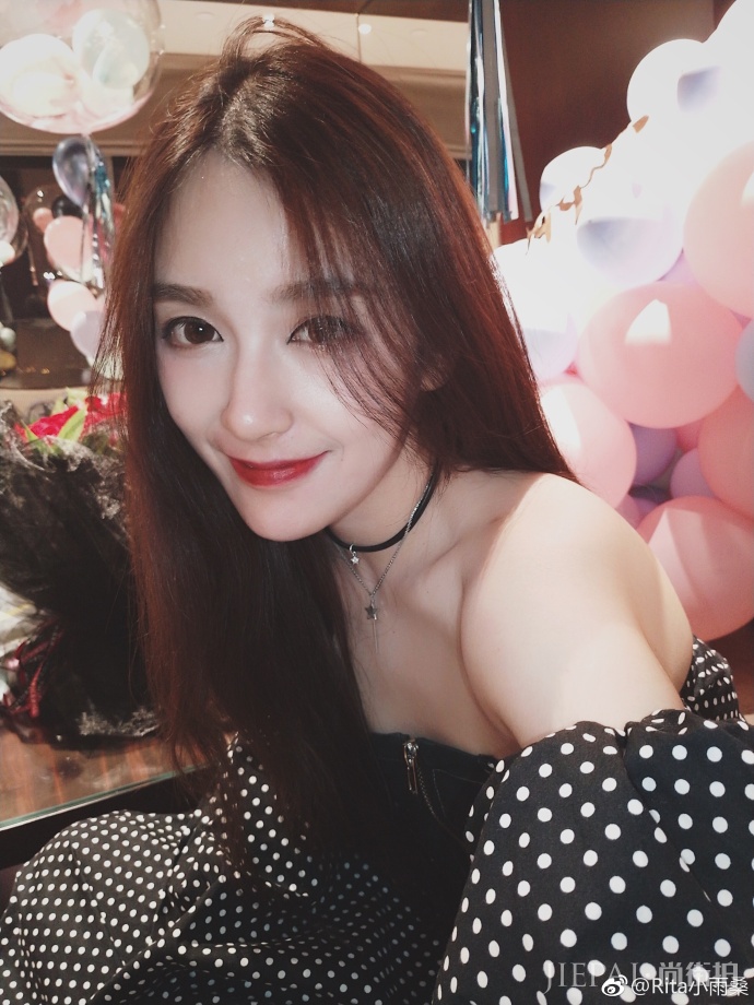 美女解说Rita晒美照 庆粉丝破200万 网友：想抽原味Rita