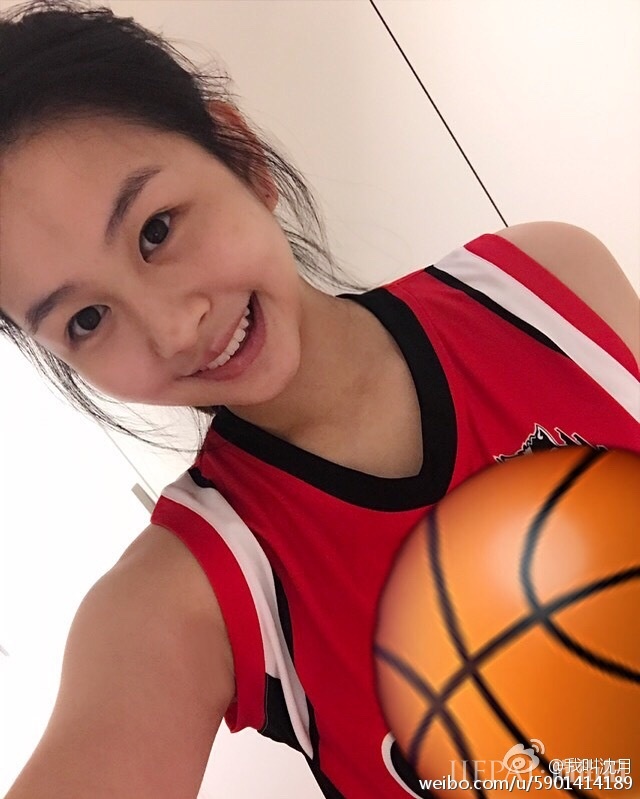 最美星二代沈月 和妈妈年轻时一样美