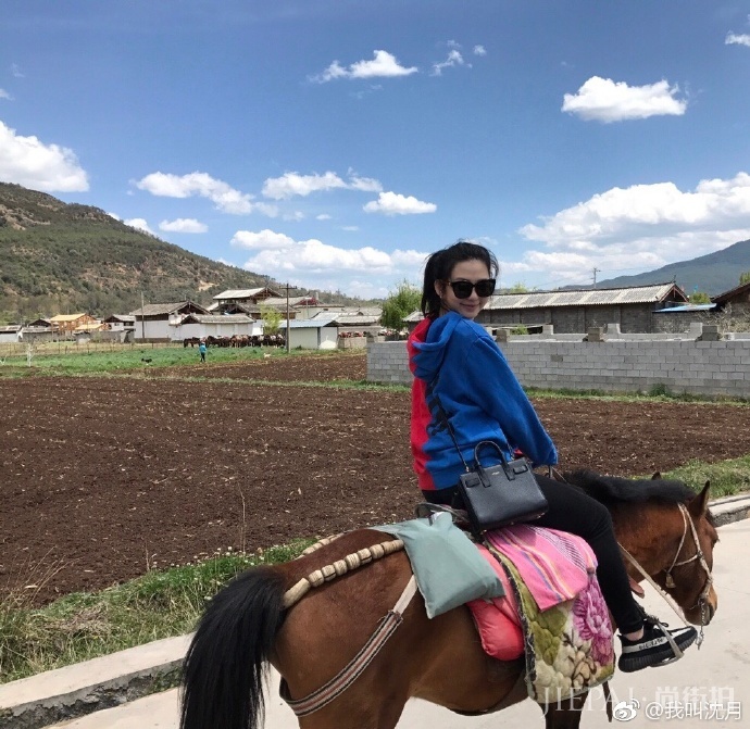 最美星二代沈月 和妈妈年轻时一样美