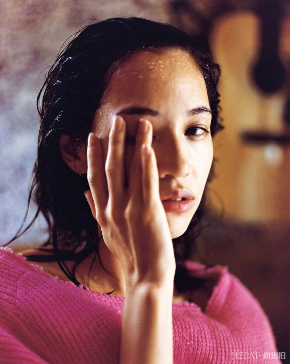 水原希子登日本版《i-D》秋冬刊 展超强表现力