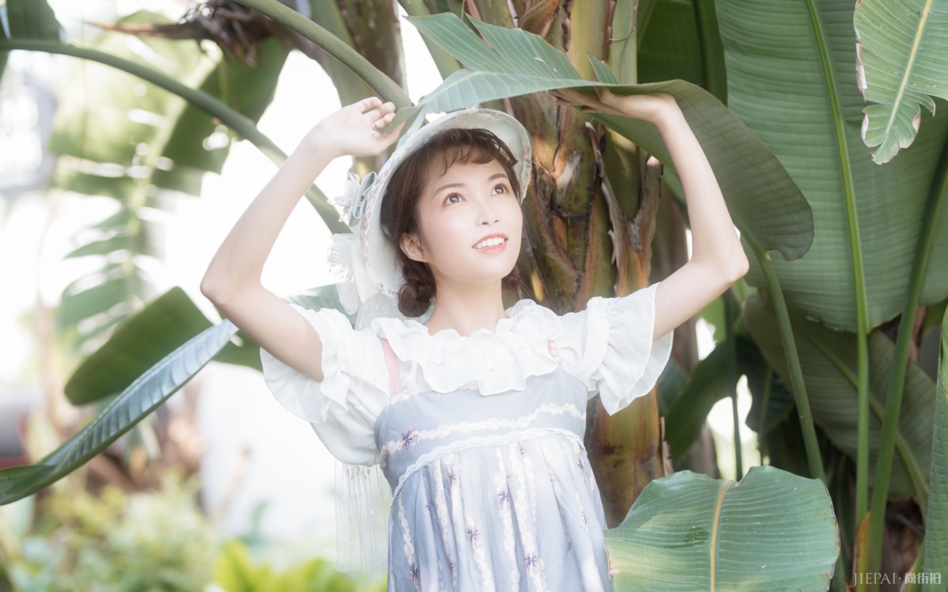 甜美优雅的少女复古写真照片欣赏