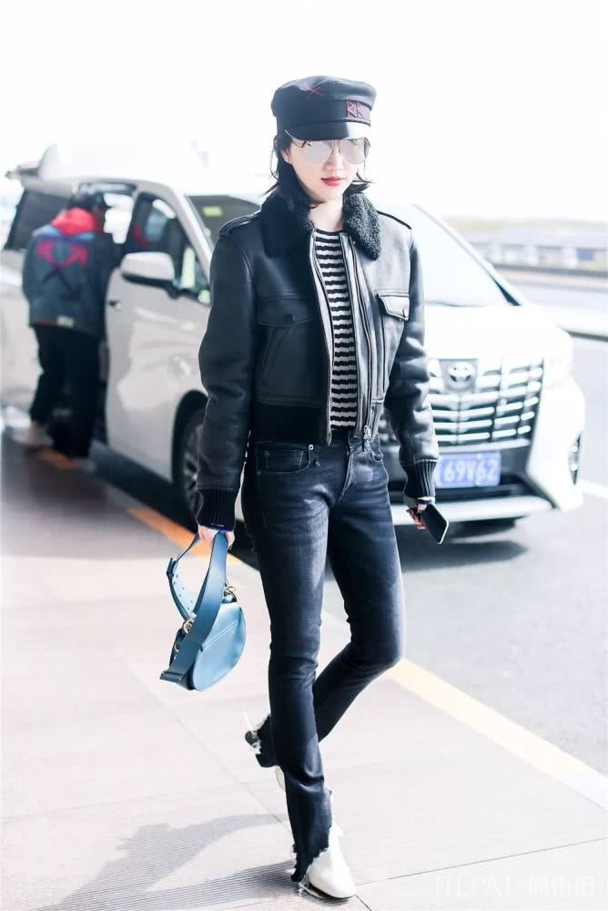 景甜越搭越来越酷!全黑皮衣造型太帅!