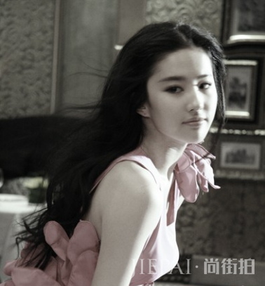 怎么化妆显年轻 化逆龄妆容需要知道这几点