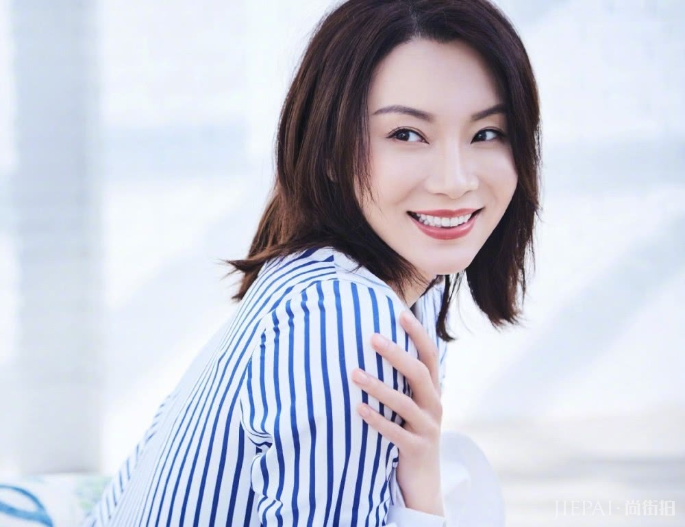 陈数用短卷发了直接减龄10岁,这款减龄发型看了也想剪