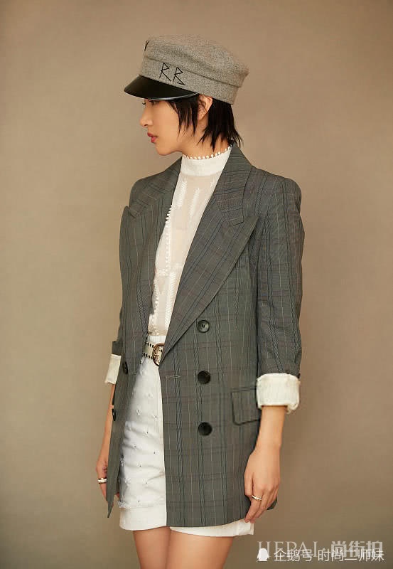 周冬雨的少女感全靠一顶帽子撑，清新气质惹人爱