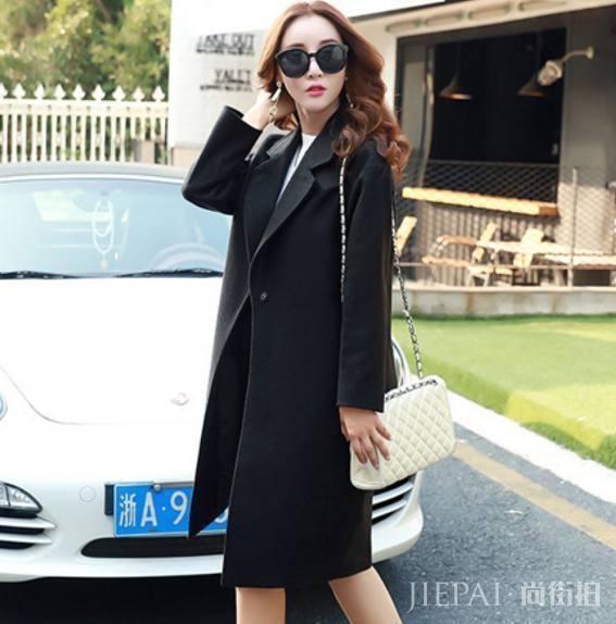 今年流行“裸靴”配大衣美翻了