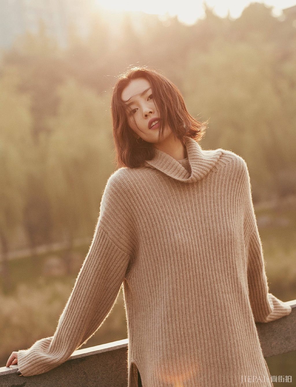 刘雯游西安古城，演绎大地色系的高级感！