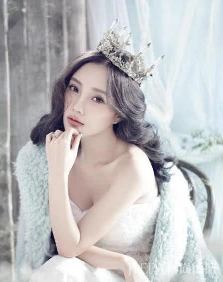 李小璐最新近况曝光，做了头发模样大变，网友贾乃亮看了都认不出