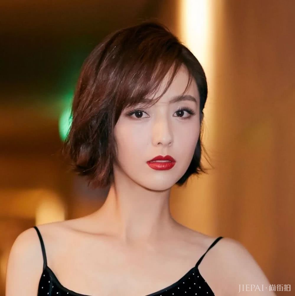 沈月瘦没瘦我不知道，但这款发型真的挺显瘦！