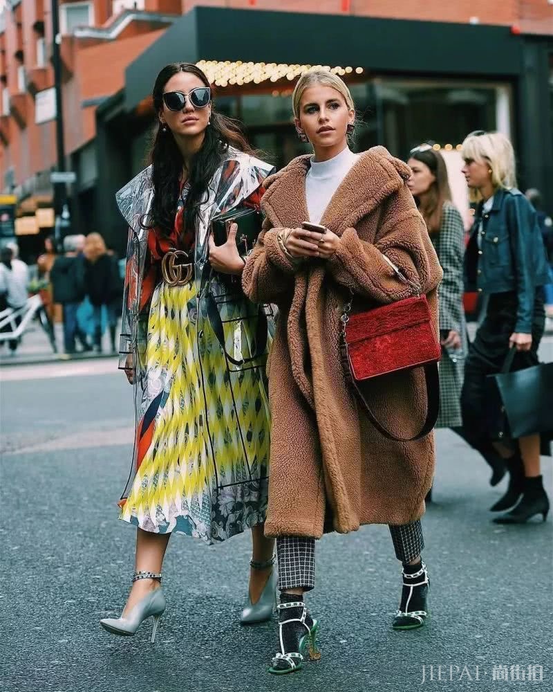 今年超流行的外套，比大衣还好穿！