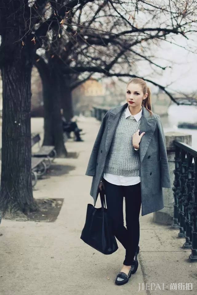 今年流行这样穿毛衣，不懂你就out了！