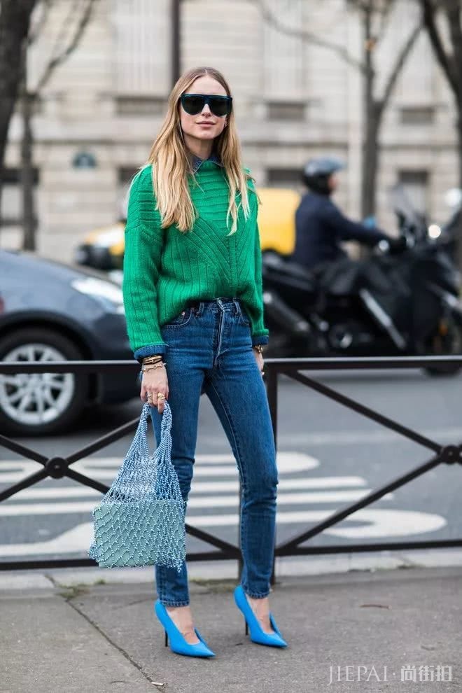 能穿一整个秋冬的针织衫 这么搭最时髦