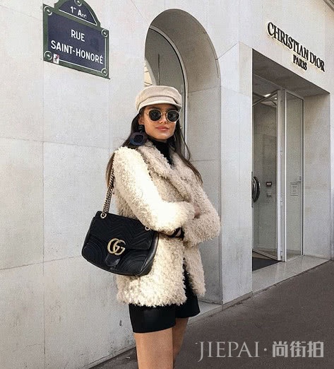 瑞士美女穿衣都很高级感！大号毛衣当裙子穿，气场强大颜值也高