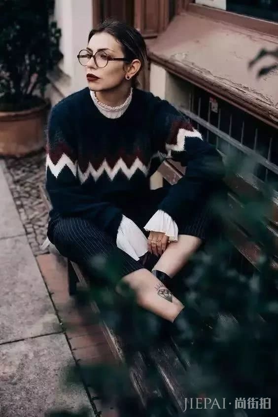 衬衫+毛衣这样穿丑爆了，这些雷区千万别碰，超时髦的穿法在这里