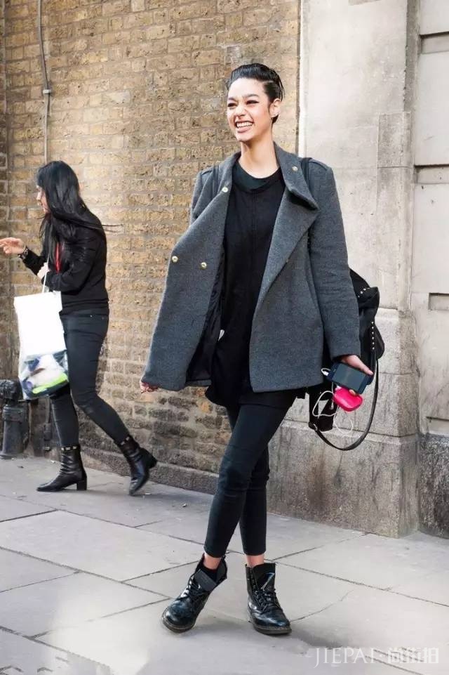 欧美街拍 人人都该拥有一双耐磨耐操、越旧越有feel的马丁靴