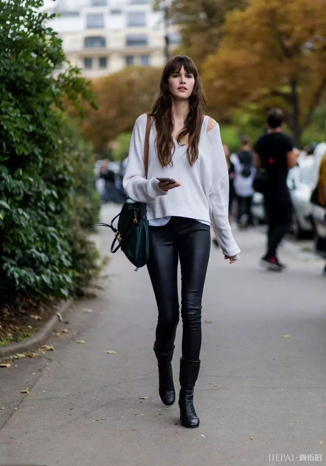 瘦脸神器——V 领毛衣,女明星们都超爱它!