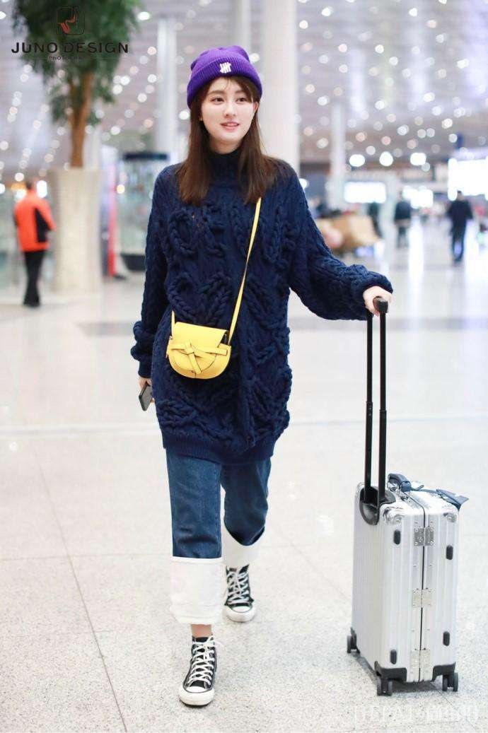 乔欣挑战长毛衣，腰长了一倍还秒变小短腿