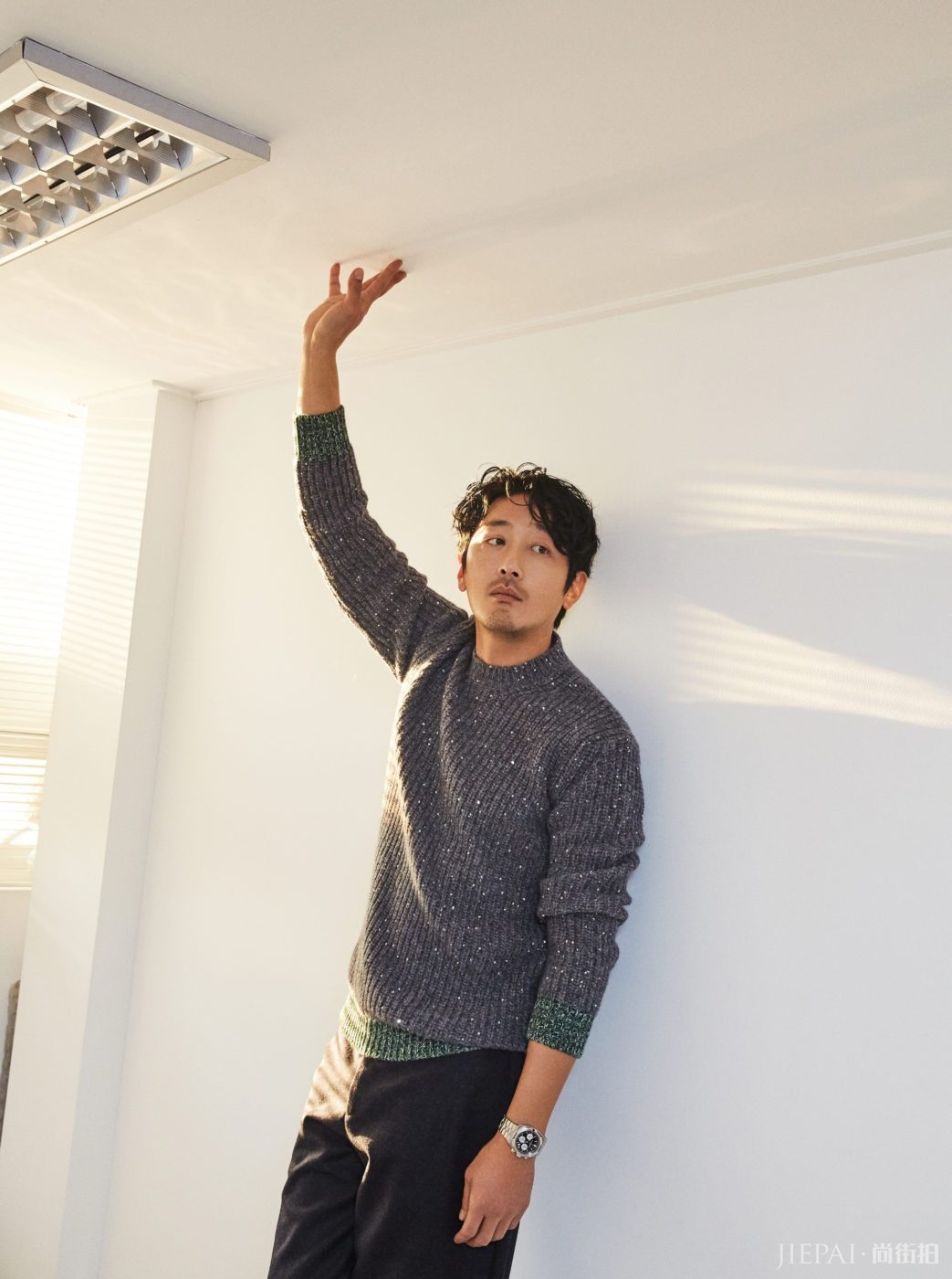 毛衣的冬季穿搭，变身暖男无压力