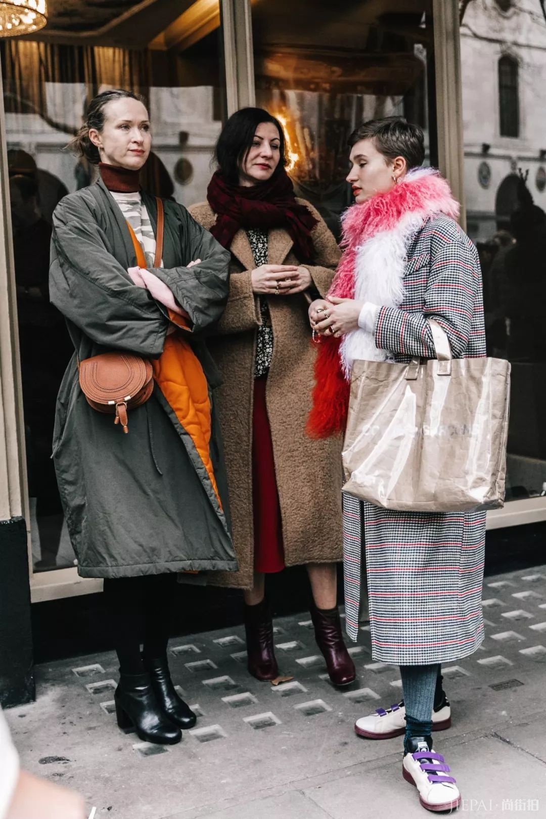 大衣+围巾这个冬日“王炸组合”,不穿你就真输了!!