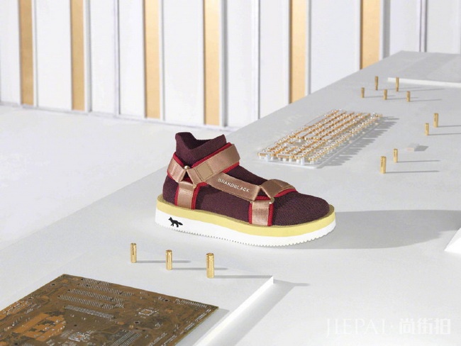 MAISON KITSUNÉ小狐狸品牌×Brandblack合作运动鞋
