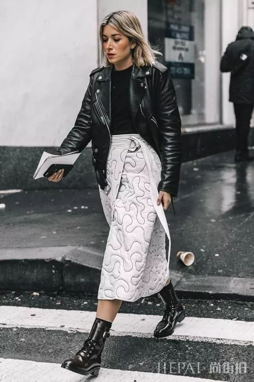 穿卫衣+短靴=真的时髦炸了！