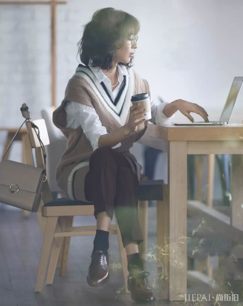 秋天和星巴克最配哦!完美星巴克风格穿衣技巧图鉴