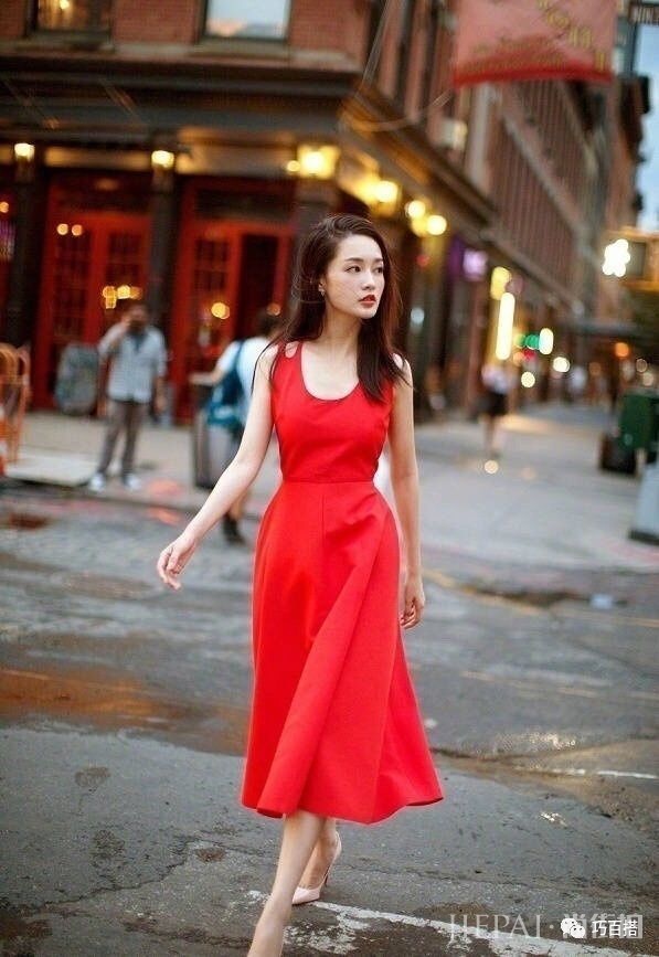 李沁的6套穿搭示范,简约又时尚,简直不要太美了!