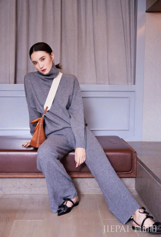 小宋佳明明有演技有实力,还要靠衣品圈粉?