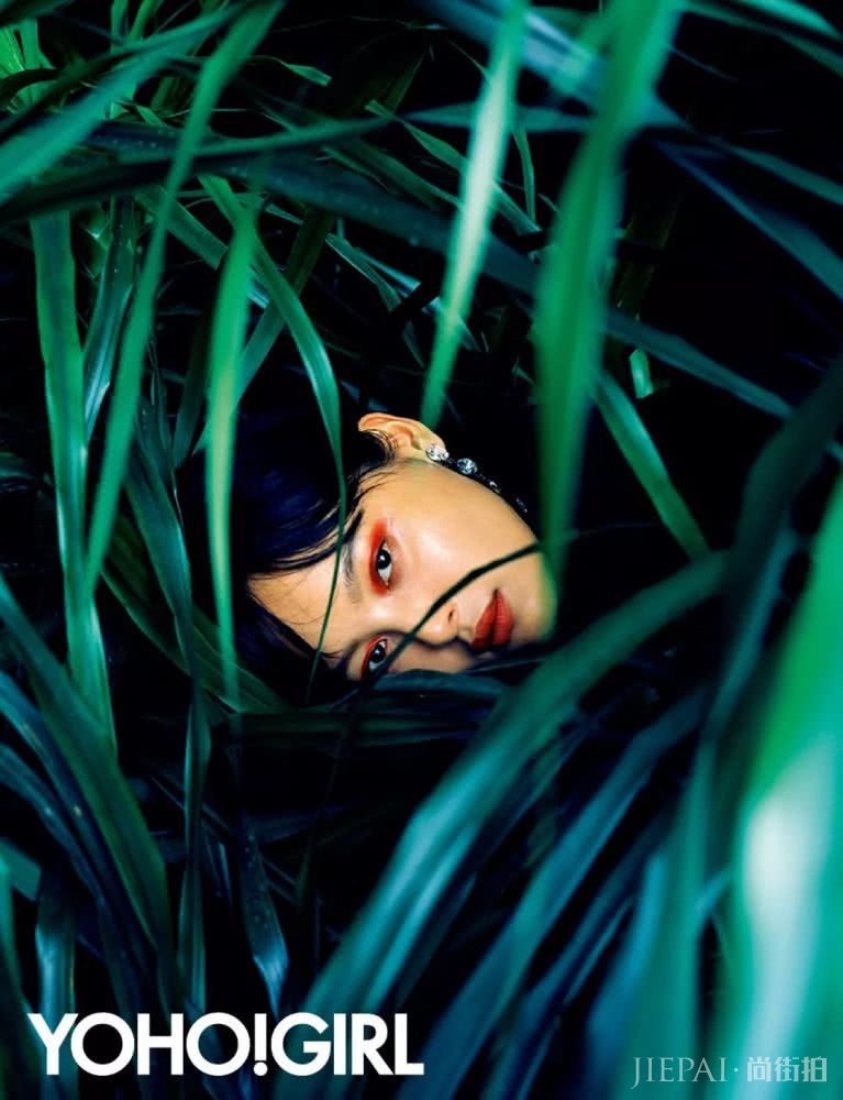 辛芷蕾的手机壳上,大写着“老子会火”。