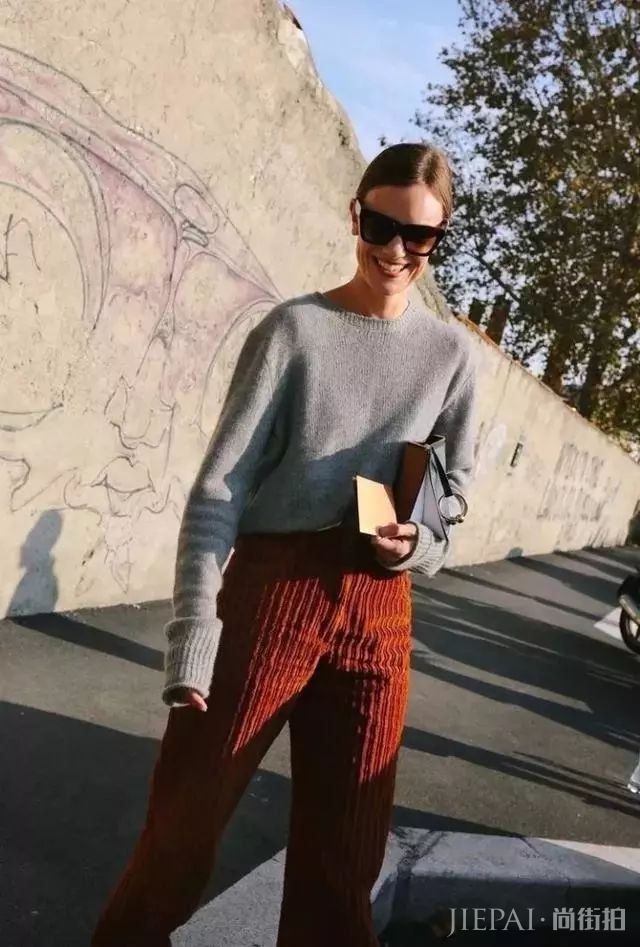 火热又时尚的一种颜色，我们应该怎样去搭配才好呢？