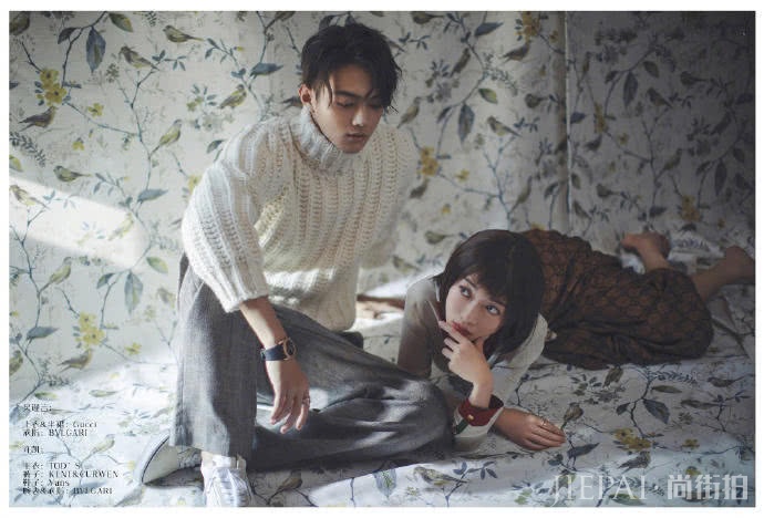 “傅璎CP”再合体,吴谨言穿一字肩扎半马尾,娇俏少女味十足