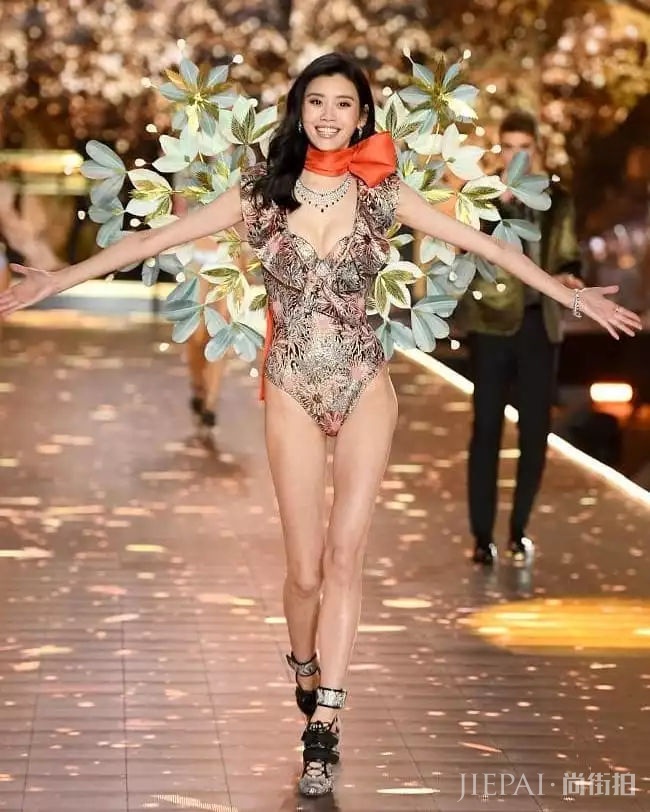 2018维密秀60套绝美Look盘点！各国超模争奇斗艳美到霸屏！