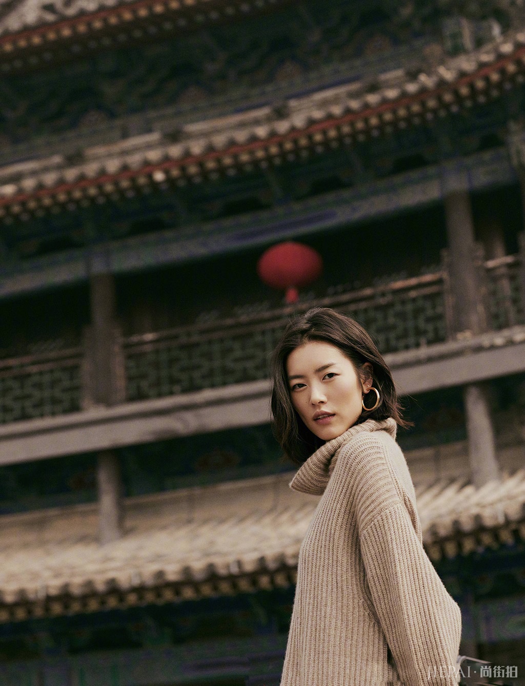 刘雯游西安古城，演绎大地色系的高级感！