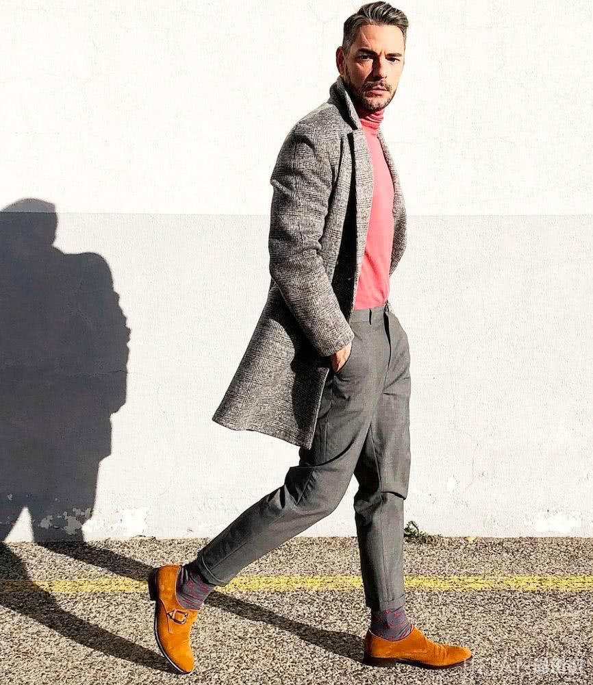 穿衣搭配没这么容易一下学会,但先学会穿袜子就能简单提升时尚品味