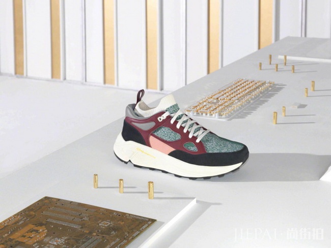 MAISON KITSUNÉ小狐狸品牌×Brandblack合作运动鞋