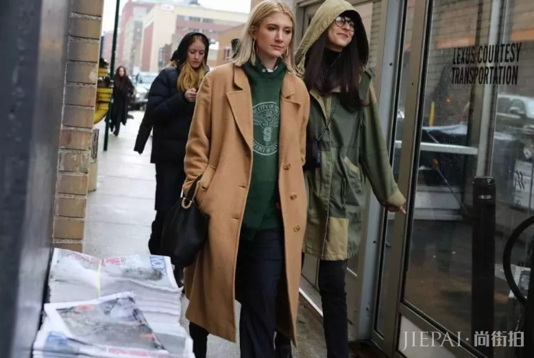 你穿卫衣+大衣的样子,时髦炸了!!