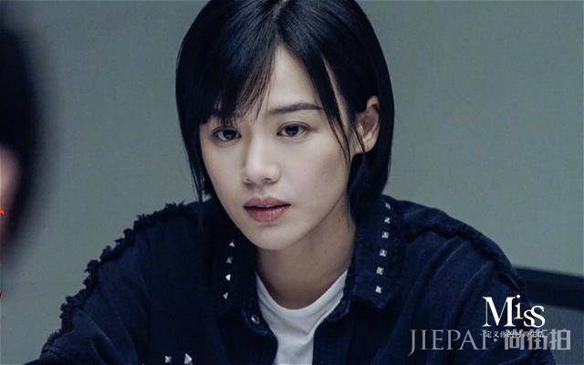 2018年秋冬穿搭指南:每个时髦精都应该有马思纯一样的橙红年代