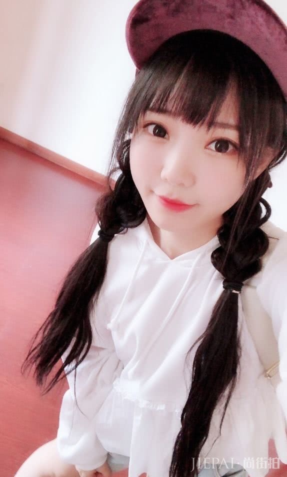 B站爆火的第一舞姬关掉美颜后竟似200斤肥宅