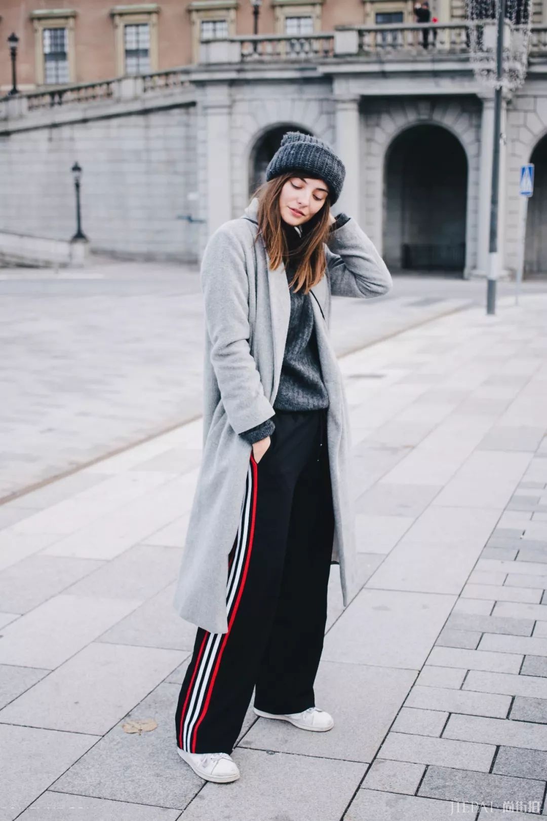 大衣配运动鞋时髦不止一点点!
